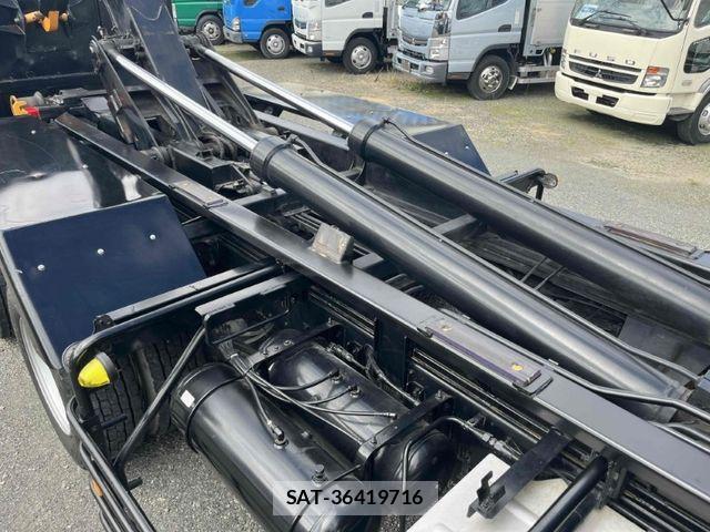 Nissan CONDOR 2017-08 8870657-6