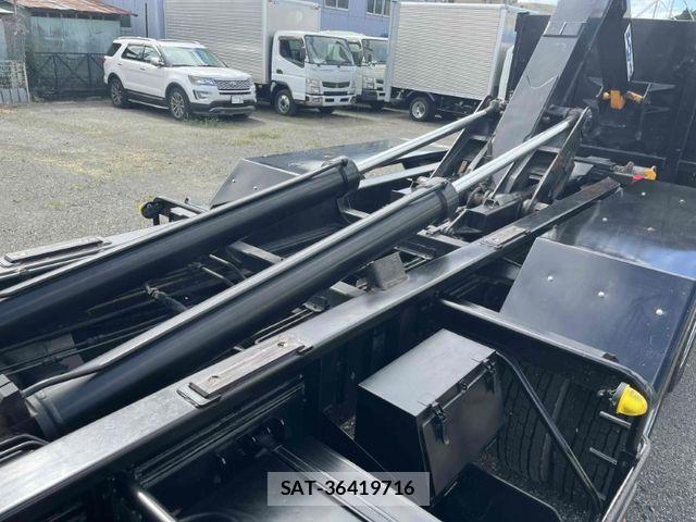 Nissan CONDOR 2017-08 8870657-7