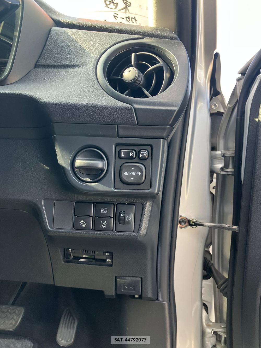 Toyota COROLLA AXIO 2018 1295210-19