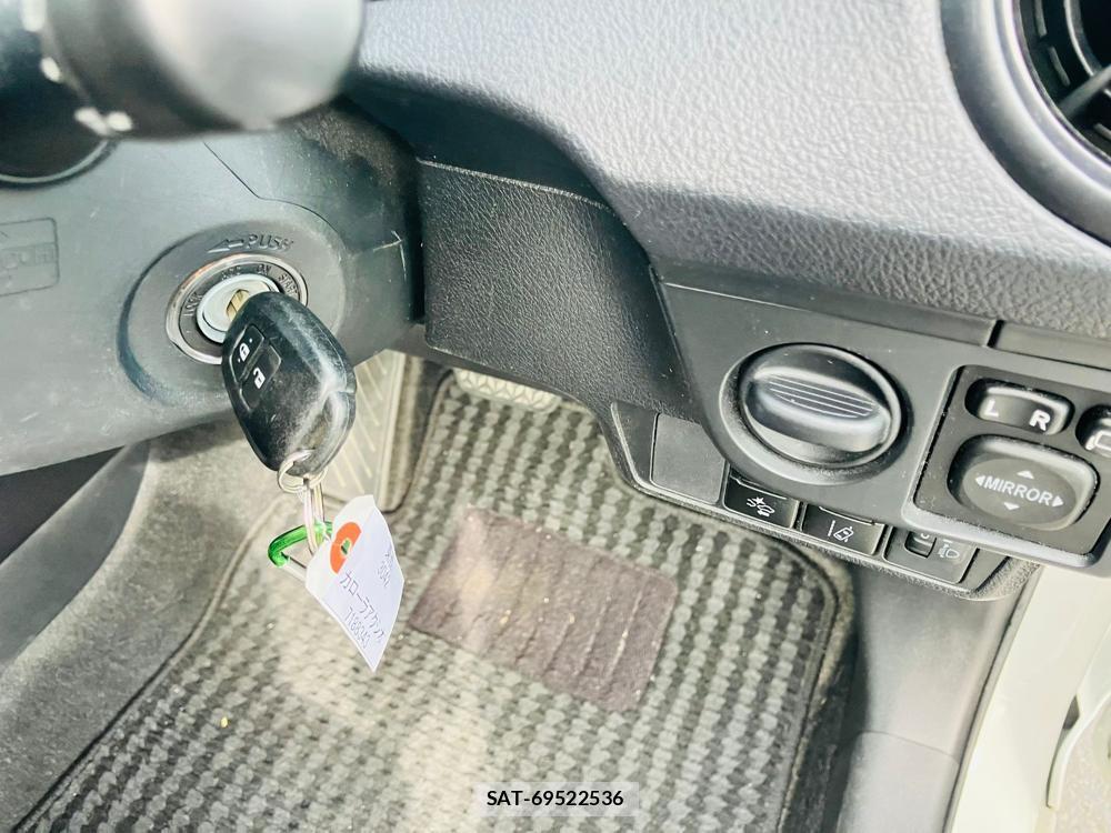 Toyota COROLLA AXIO 2018 1300087-17