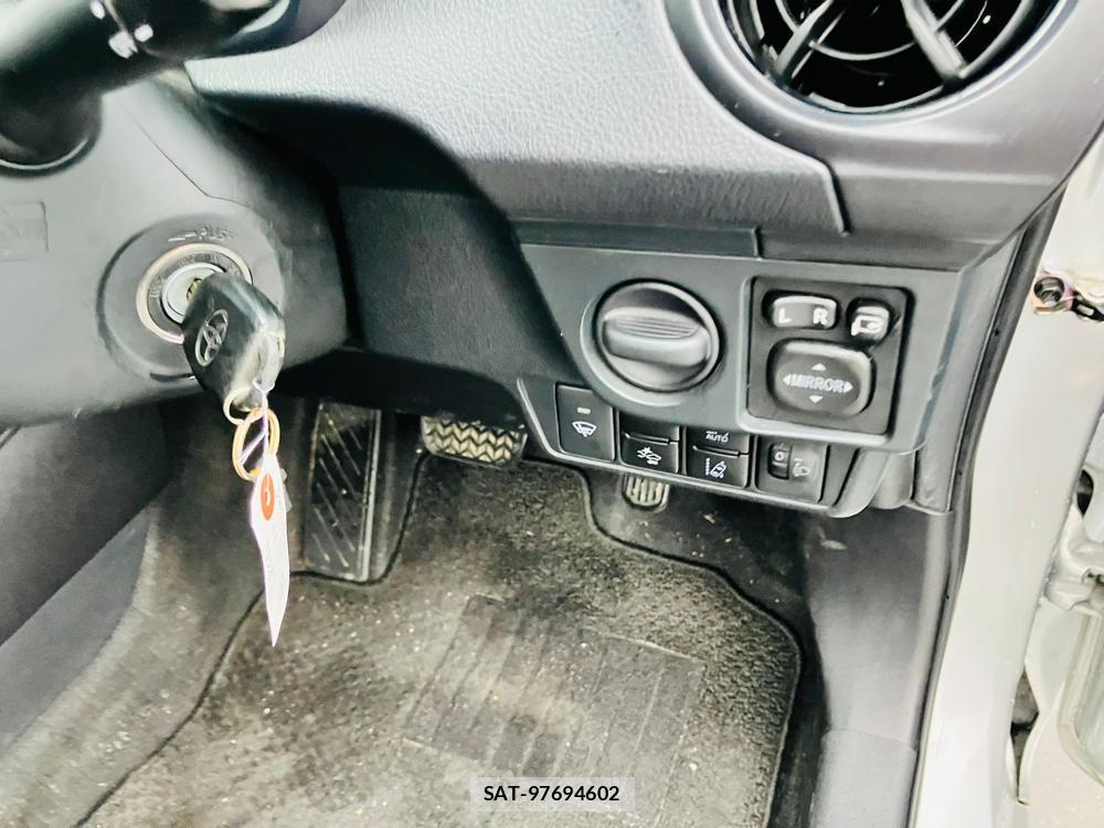 Toyota COROLLA AXIO 2018 1300060-17