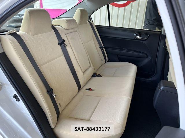 Toyota COROLLA AXIO 2018-02 1321117-11