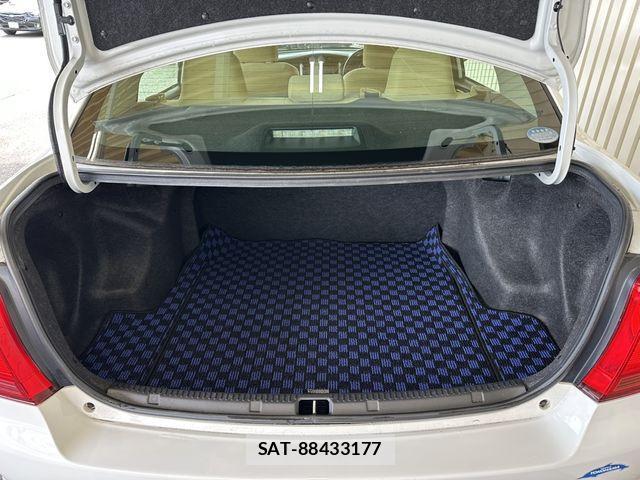Toyota COROLLA AXIO 2018-02 1321117-13
