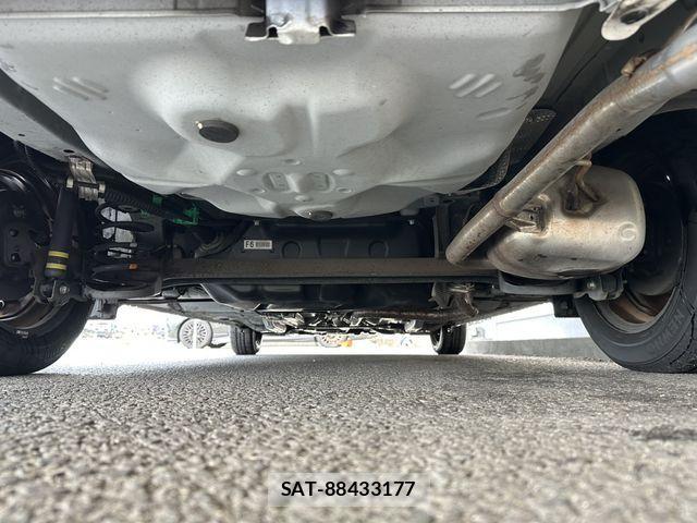 Toyota COROLLA AXIO 2018-02 1321117-16