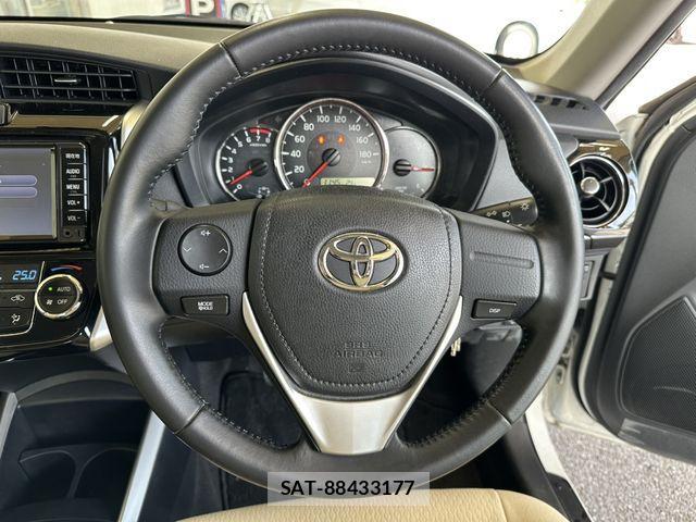 Toyota COROLLA AXIO 2018-02 1321117-5