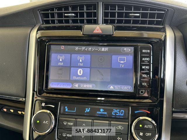 Toyota COROLLA AXIO 2018-02 1321117-7