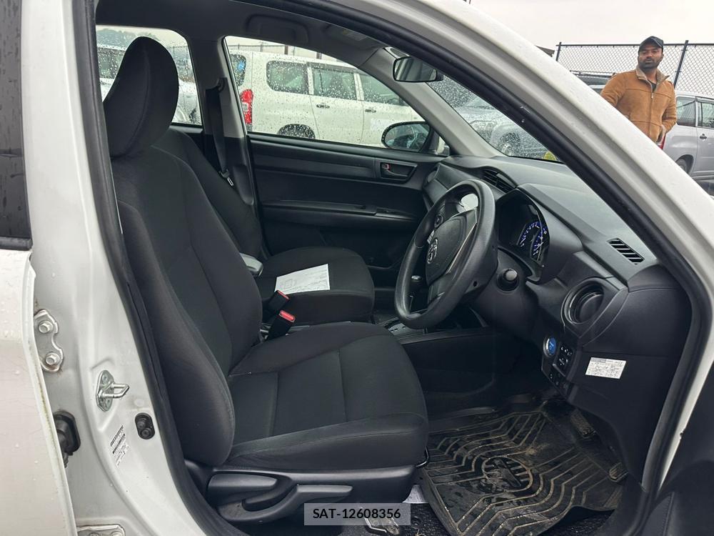 Toyota COROLLA AXIO 2020 1438292-11