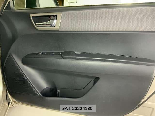 Toyota COROLLA AXIO 2013-02 3766569-17