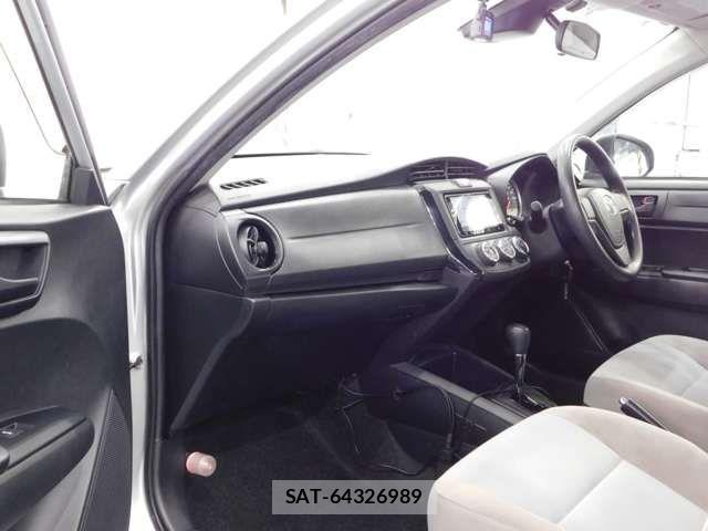 Toyota COROLLA AXIO 2016-04 4589118-19