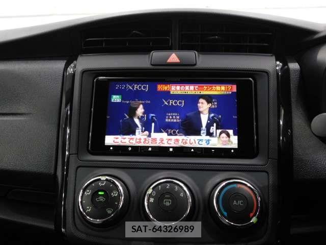 Toyota COROLLA AXIO 2016-04 4589118-7