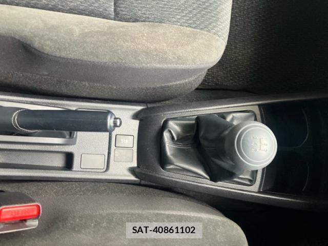 Toyota COROLLA AXIO 2017-07 6010179-21