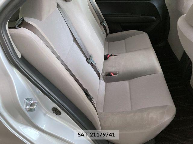 Toyota COROLLA AXIO 2015-04 6715850-11
