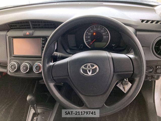 Toyota COROLLA AXIO 2015-04 6715850-17