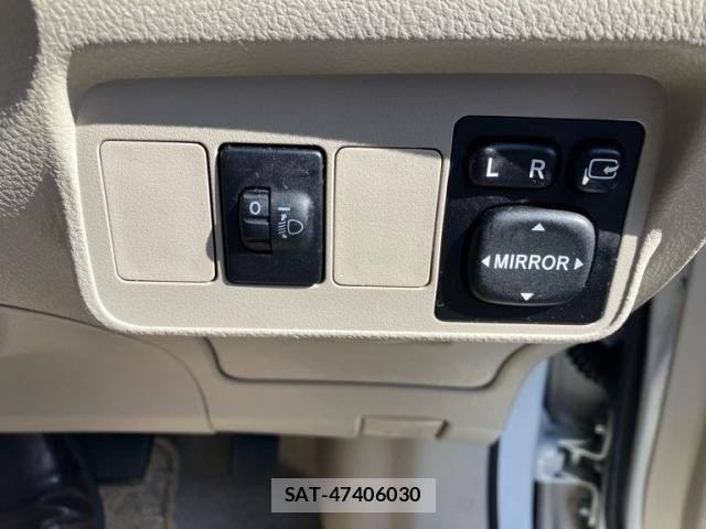 Toyota COROLLA AXIO 2011-08 6903378-16