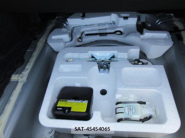 Toyota COROLLA AXIO 2020-04 7216240-22