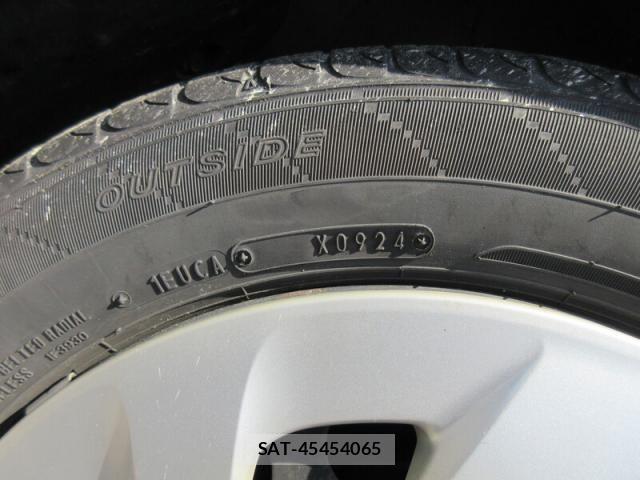 Toyota COROLLA AXIO 2020-04 7216240-25