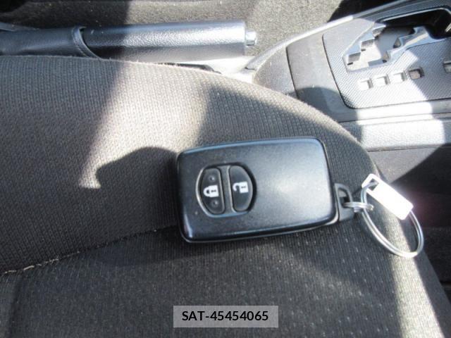 Toyota COROLLA AXIO 2020-04 7216240-29