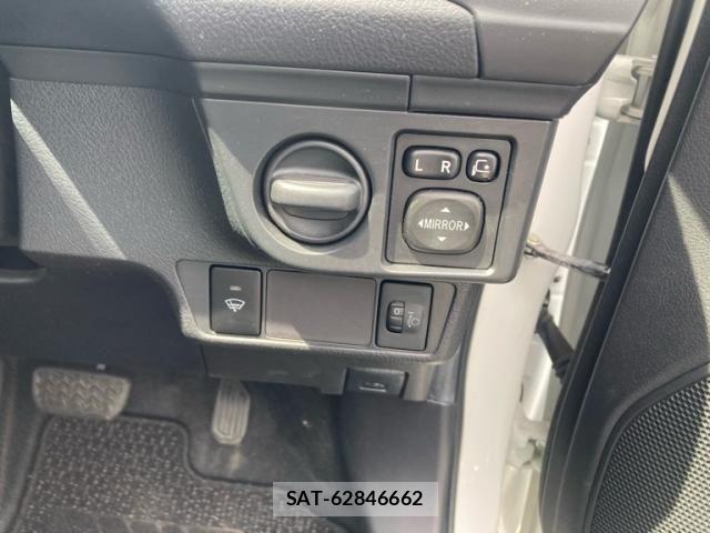 Toyota COROLLA AXIO 2015-10 7250188-12