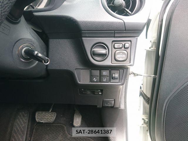 Toyota COROLLA AXIO 2018-06 7357193-16