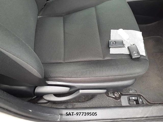 Toyota COROLLA AXIO 2020-06 7351403-9