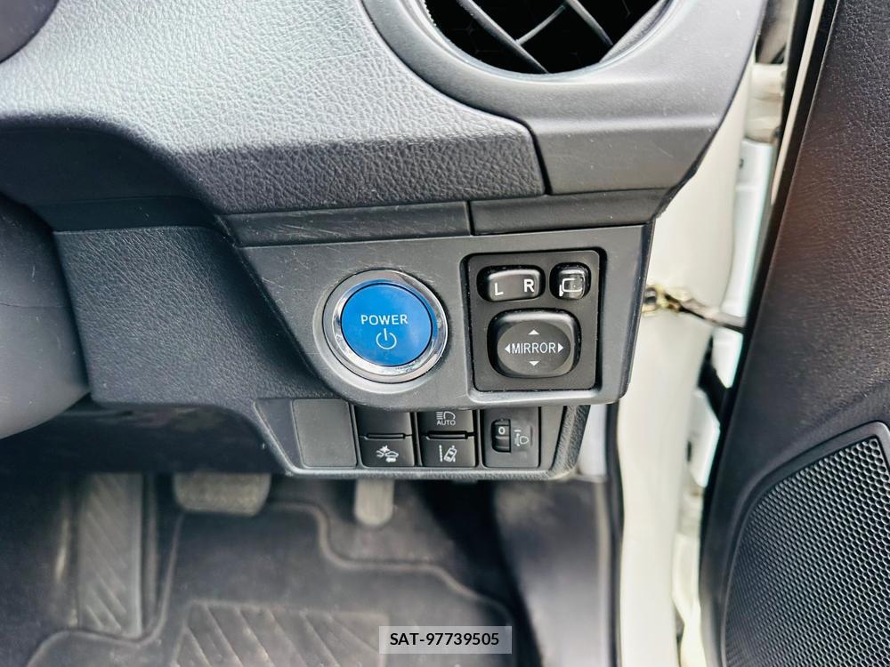 Toyota COROLLA AXIO 2020-06 7351403-16