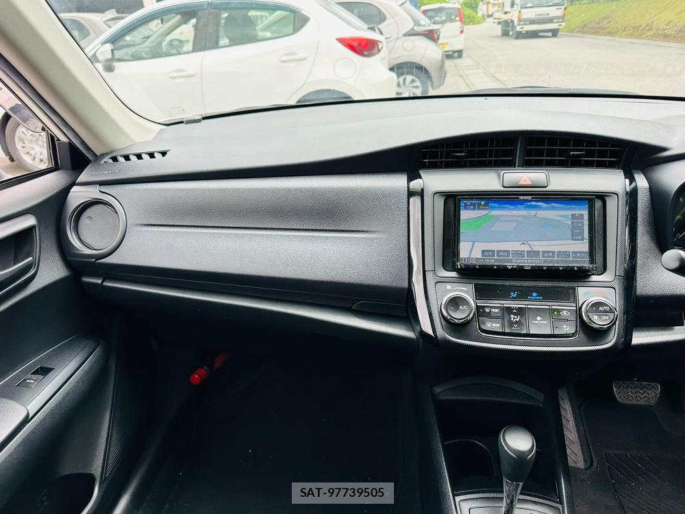 Toyota COROLLA AXIO 2020-06 7351403-17