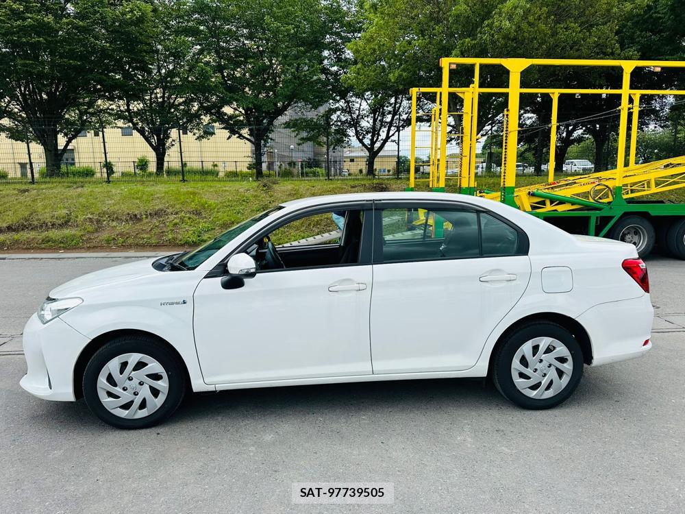 Toyota COROLLA AXIO 2020-06 7351403-1