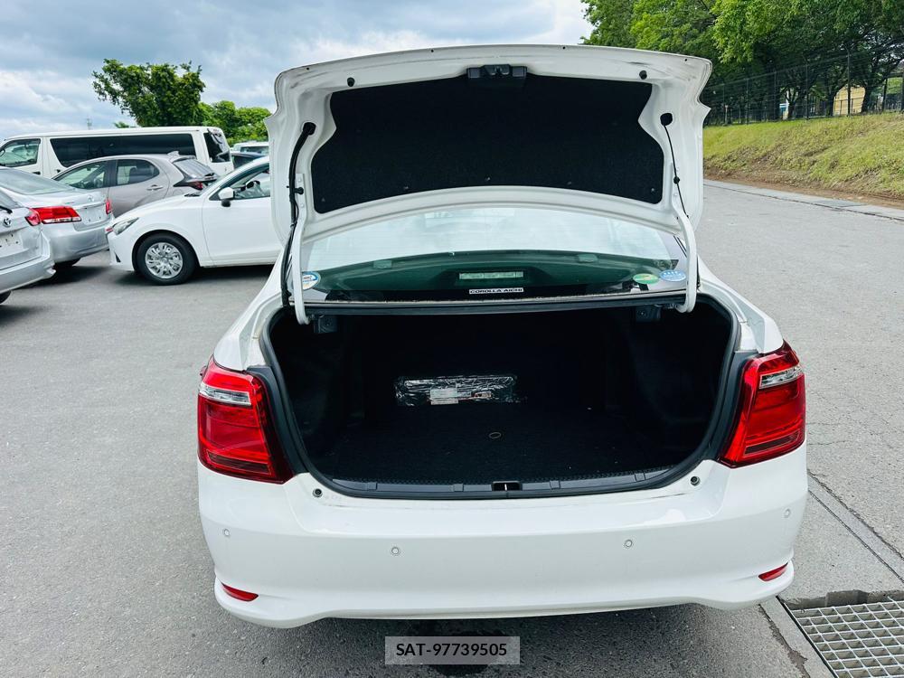 Toyota COROLLA AXIO 2020-06 7351403-26