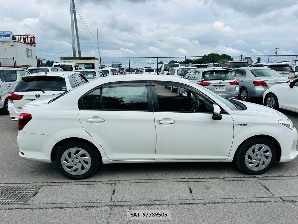 Toyota COROLLA AXIO 2020-06 7351403-5