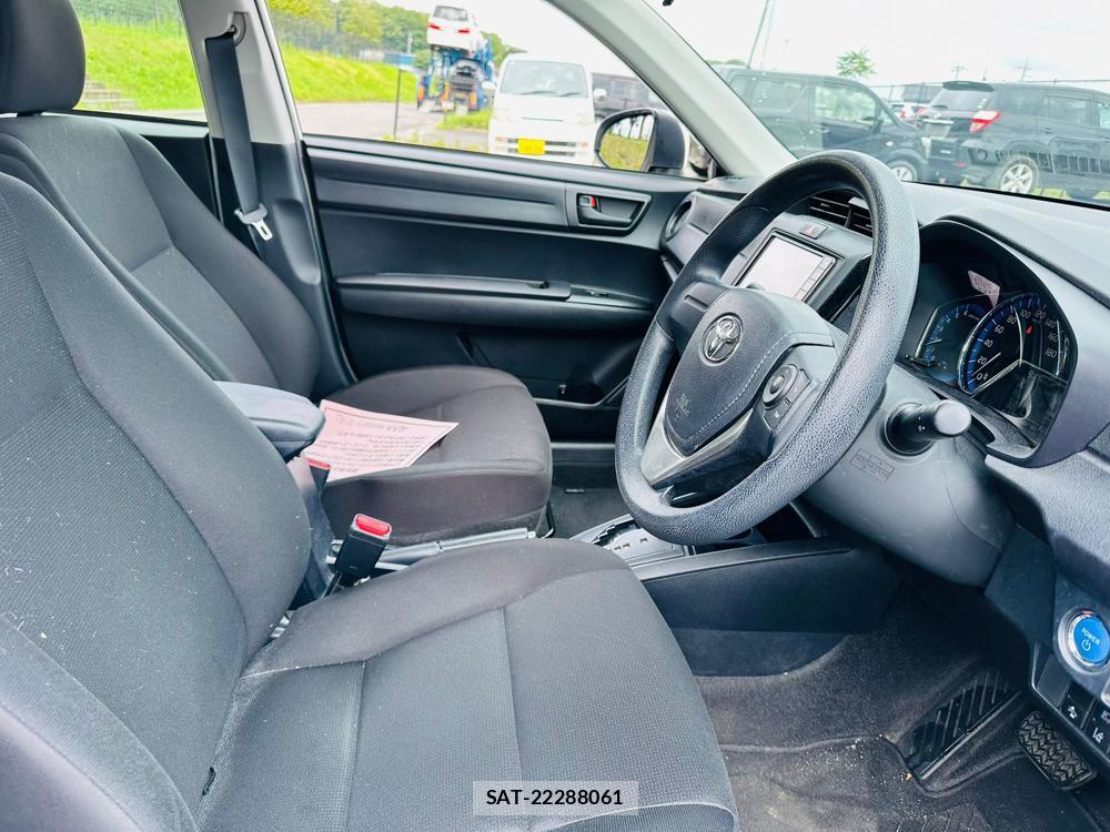 Toyota COROLLA AXIO 2020-08 7351402-11