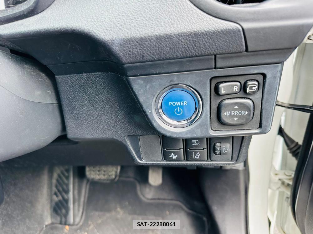Toyota COROLLA AXIO 2020-08 7351402-16