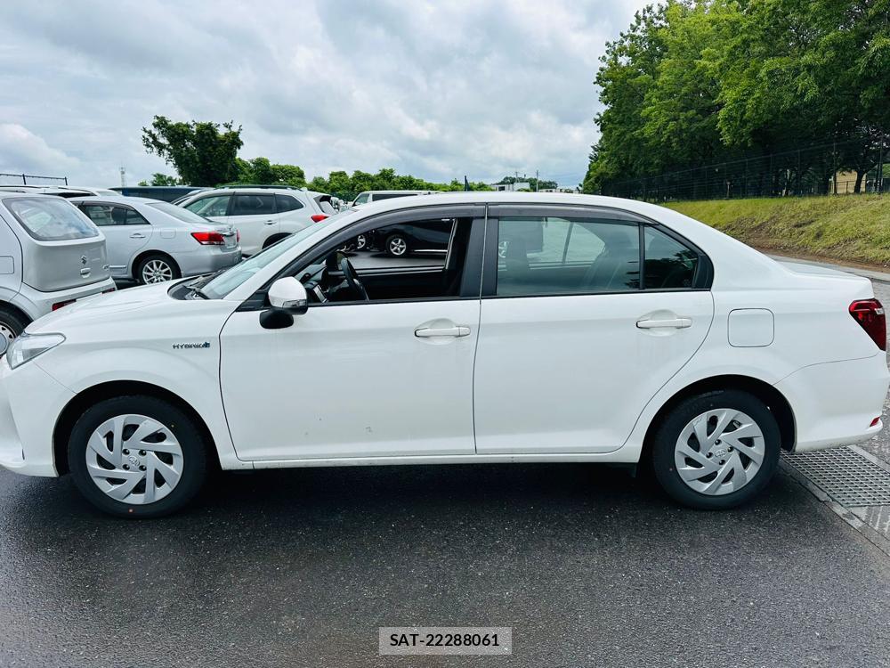 Toyota COROLLA AXIO 2020-08 7351402-1