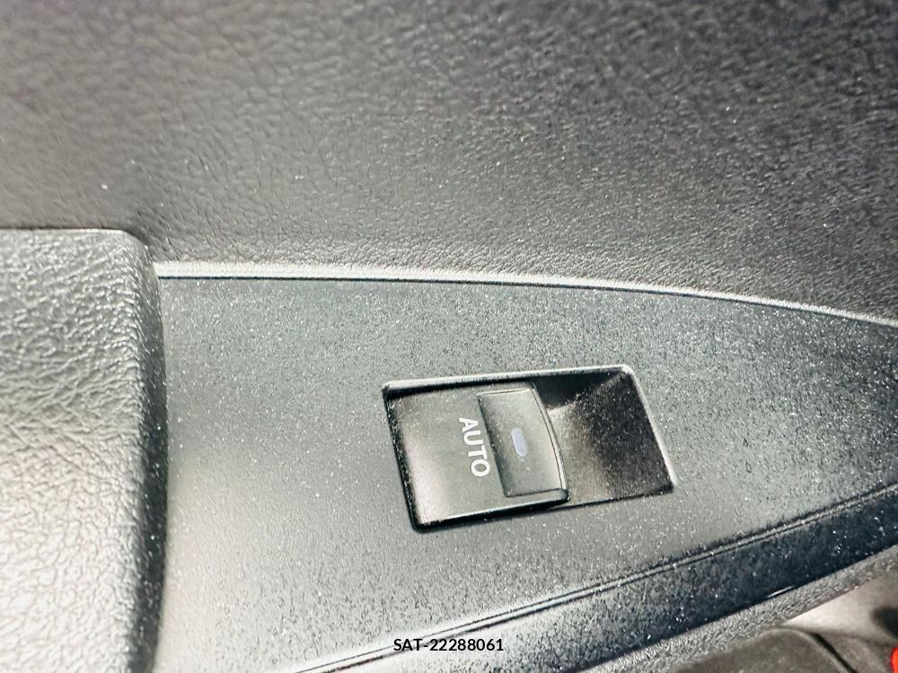 Toyota COROLLA AXIO 2020-08 7351402-24