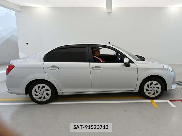 Toyota COROLLA AXIO 2019-02 7489160-5