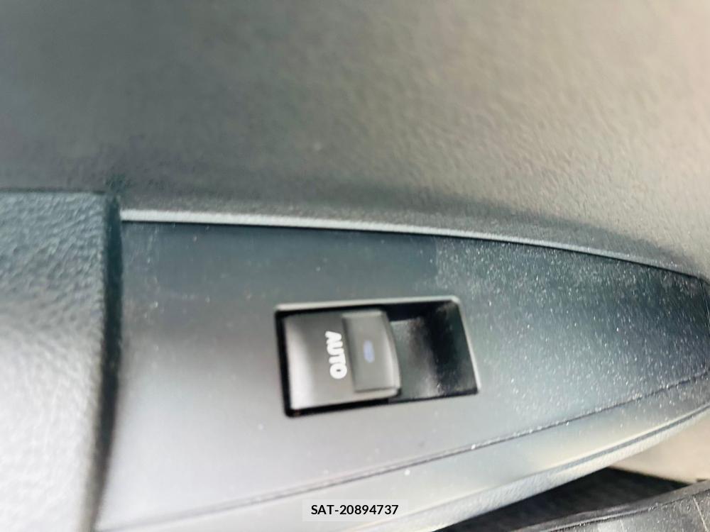 Toyota COROLLA AXIO 2019-06 7400690-24