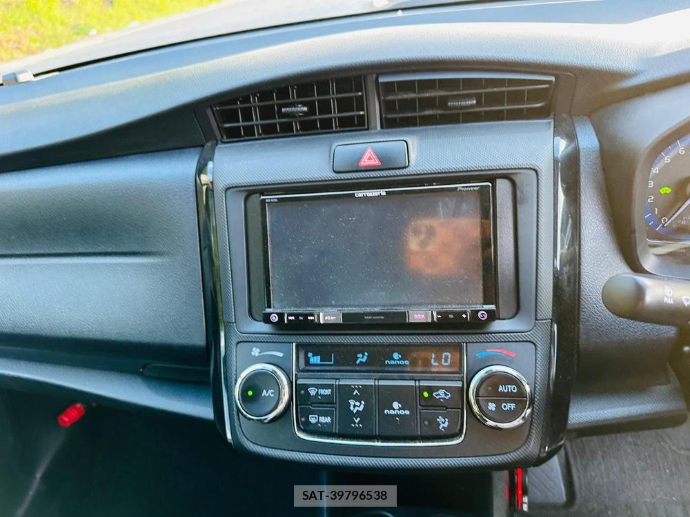 Toyota COROLLA AXIO 2019-04 7400689-19