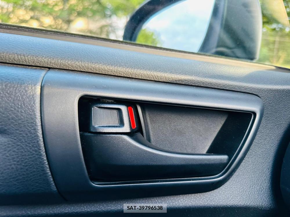 Toyota COROLLA AXIO 2019-04 7400689-23