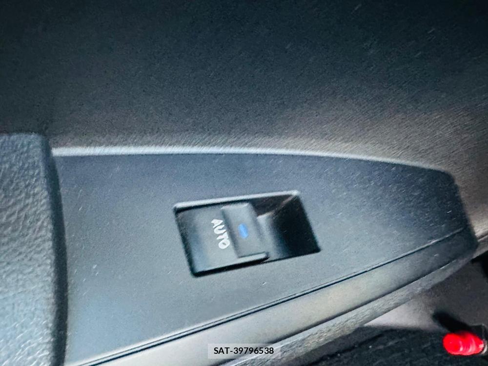 Toyota COROLLA AXIO 2019-04 7400689-24