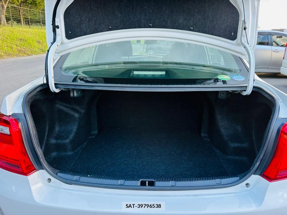 Toyota COROLLA AXIO 2019-04 7400689-25