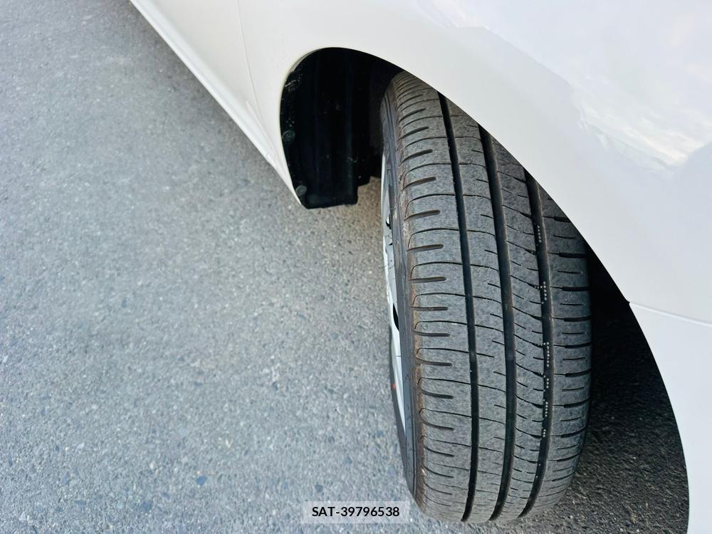 Toyota COROLLA AXIO 2019-04 7400689-32