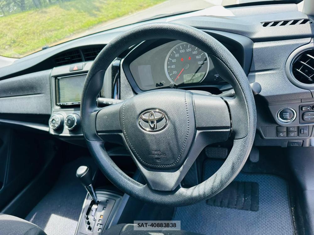 Toyota COROLLA AXIO 2020-04 7366394-14