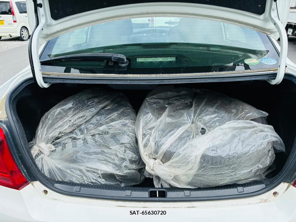 Toyota COROLLA AXIO 2019-04 7369156-25