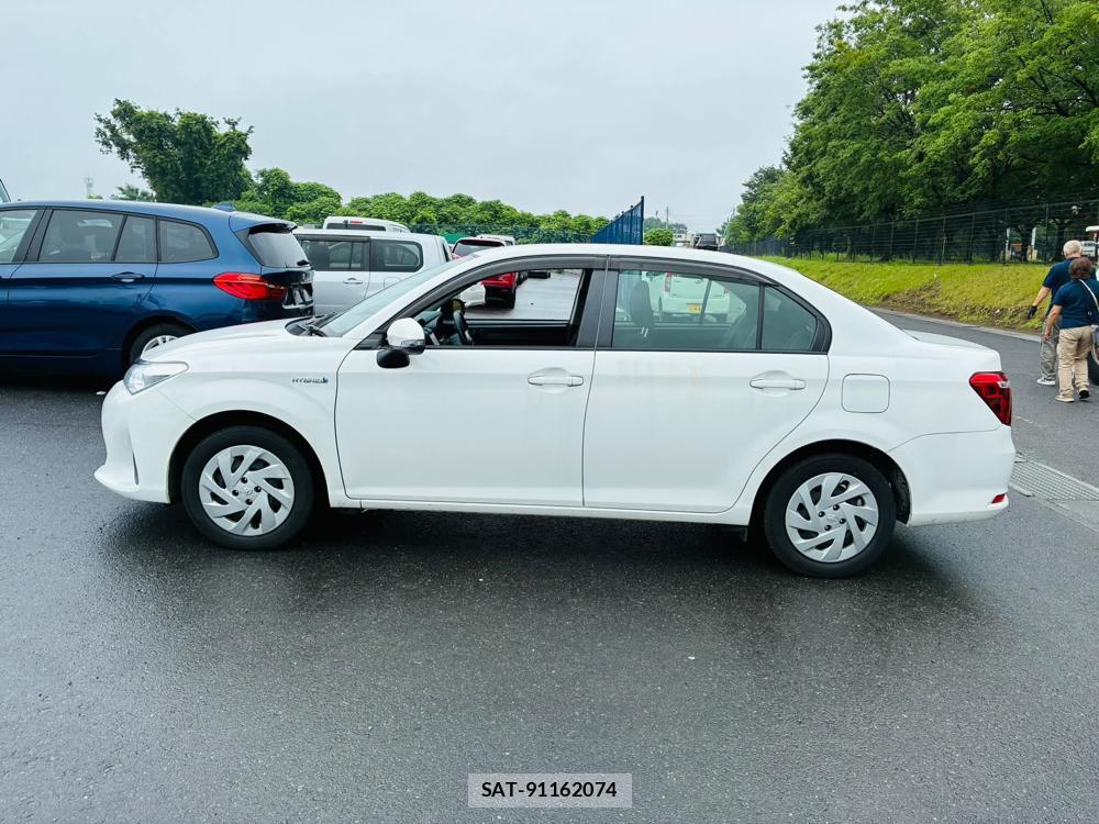 Toyota COROLLA AXIO 2020-06 7496367-1