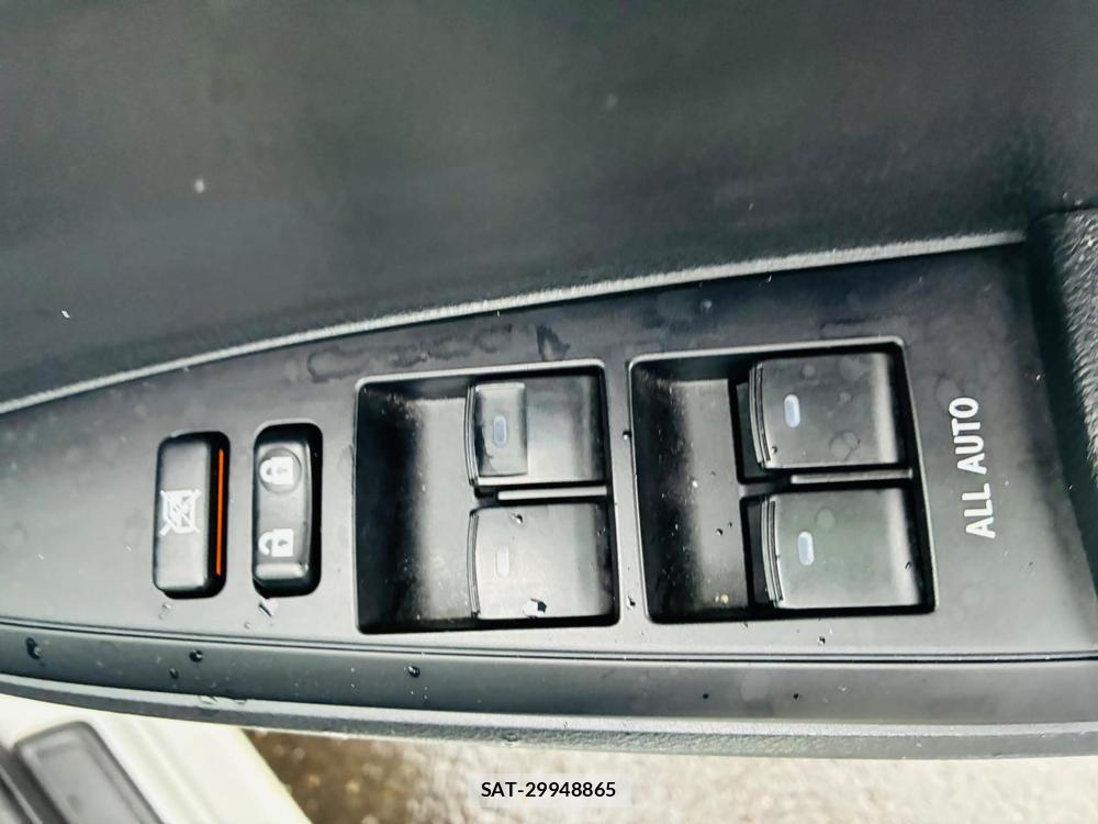 Toyota COROLLA AXIO 2019-05 7382708-21
