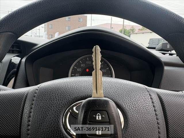 Toyota COROLLA AXIO 2018-09 7721954-26