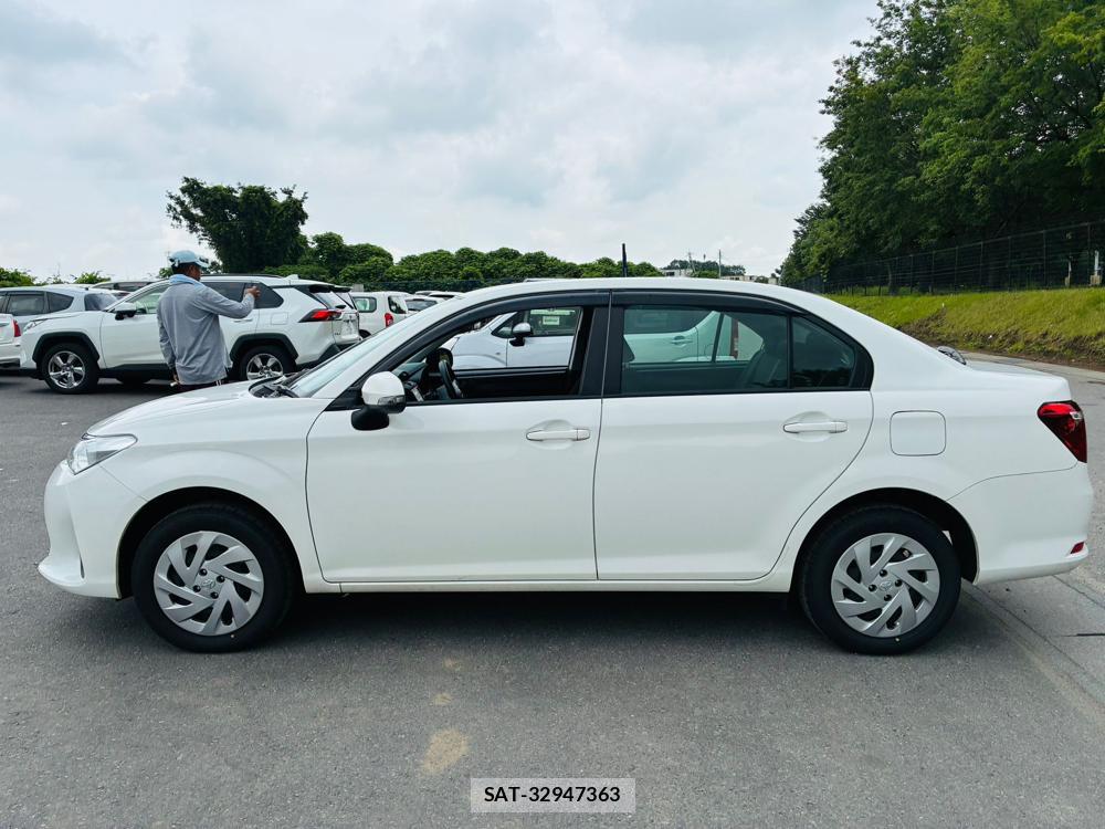 Toyota COROLLA AXIO 2020-06 7683580-1