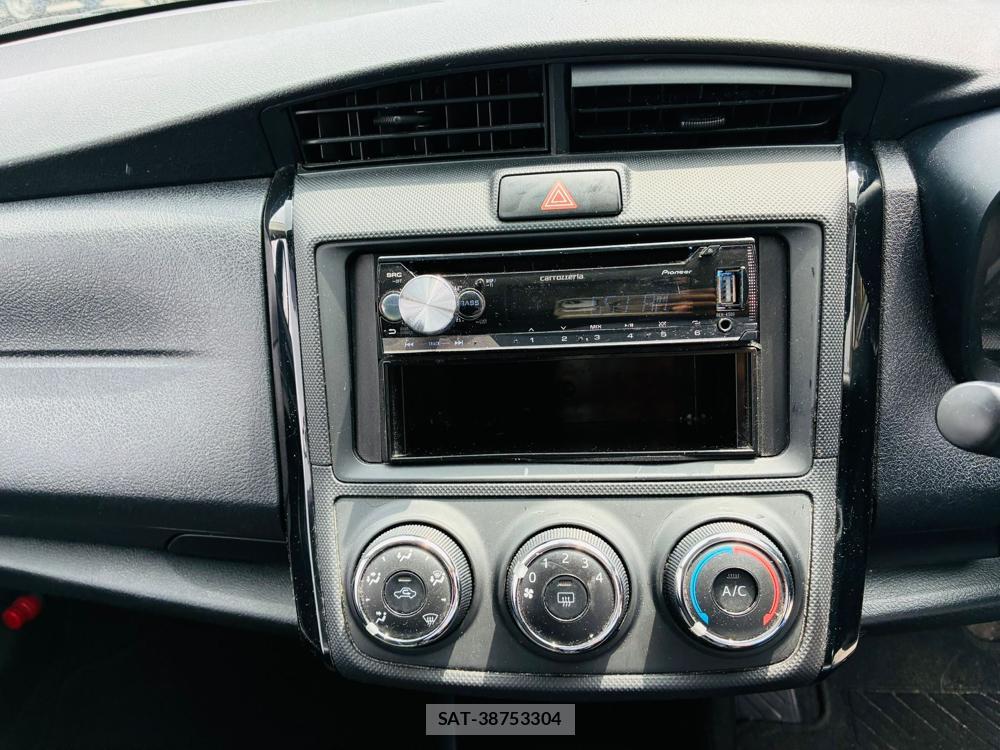 Toyota COROLLA AXIO 2019-06 7683575-18
