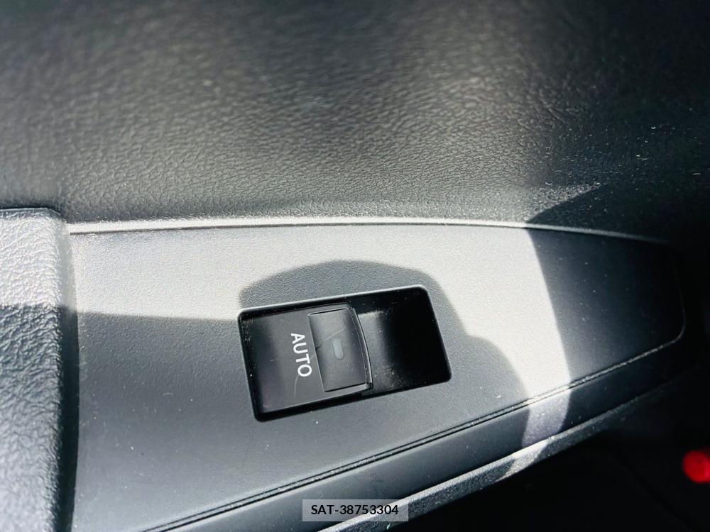 Toyota COROLLA AXIO 2019-06 7683575-23