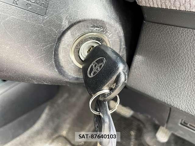 Toyota COROLLA AXIO 2012-07 7721956-4