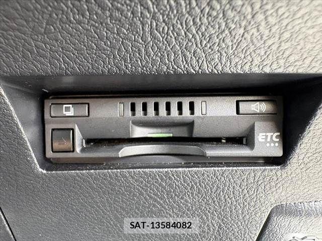 Toyota COROLLA AXIO 2022-07 7721953-23